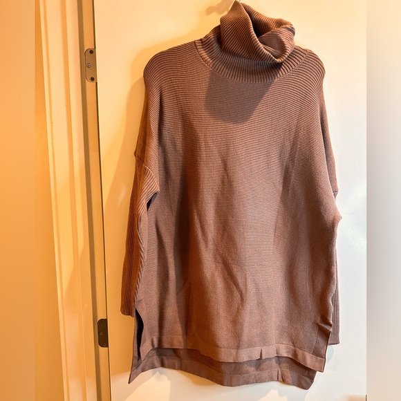 Oversized brown turtleneck sweater. EXTREMELY SOFT - Picture 1 of 3